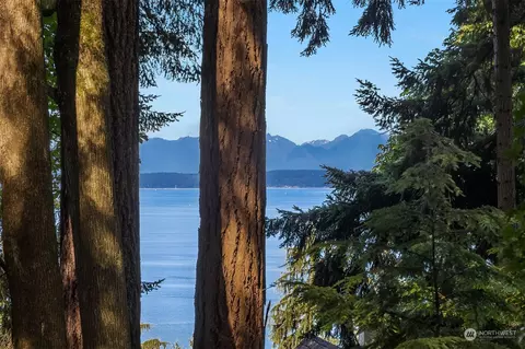 62 Madrona Ln, Shoreline, WA 98177