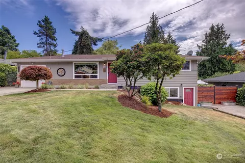 8629 NE 157th St, Kenmore, WA 98028