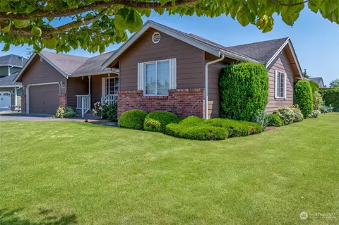 1061 Edgewater Ln, Lynden, WA 98264