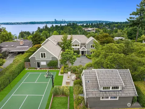 8443 NE 6th St, Medina, WA 98039