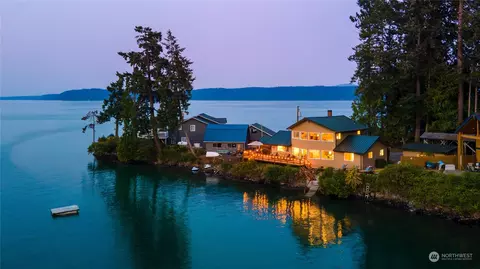295 N Webster Ln, Lilliwaup, WA 98555