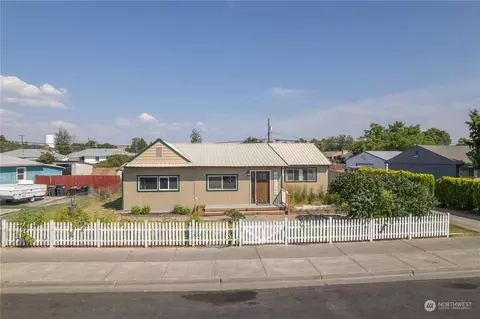 857 S Grand Dr, Moses Lake, WA 98837