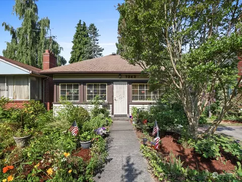 7343 17th Ave NE, Seattle, WA 98115