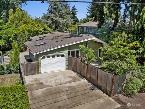9618 NE 24th St, Clyde Hill, WA 98004