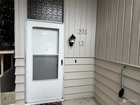 935 1st St S # 3, Kirkland, WA 98033