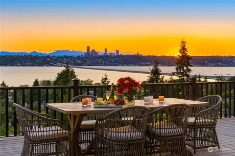 3061 69th Ave SE, Mercer Island, WA 98040