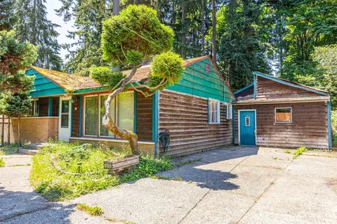 18711 30th Ave NE, Lake Forest Park, WA 98155