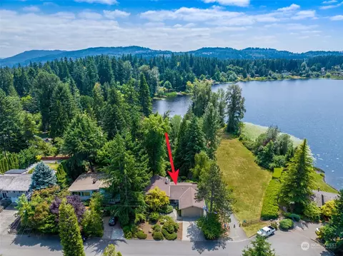 16405 SE 16th St, Bellevue, WA 98008