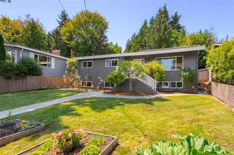 10035 39th Ave NE, Seattle, WA 98125