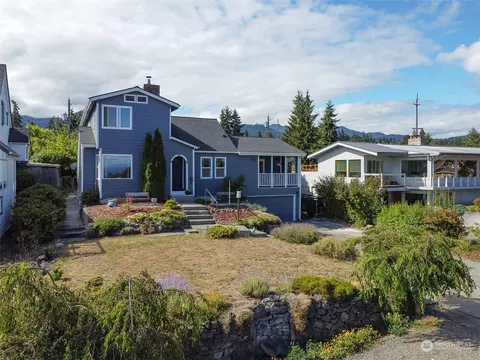 212 E Whidby Ave, Port Angeles, WA 98362