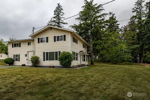 139 W Frostad Rd, Oak Harbor, WA 98277