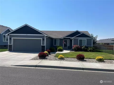 171 Blalock Ave NW, College Place, WA 99324