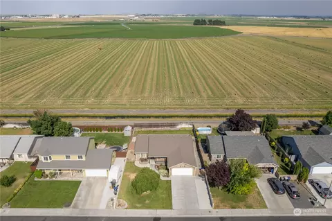 1435 S Husky Dr, Moses Lake, WA 98837