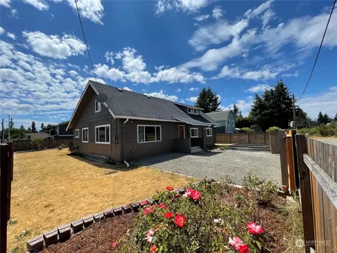 1402 Lafayette St S, Parkland, WA 98444