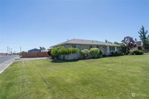 1356 E Pine St, Othello, WA 99344 photo 4