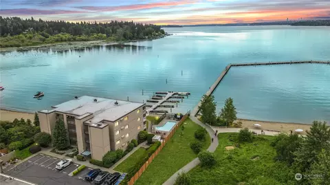 9715 NE Juanita Dr #404, Kirkland, WA 98034