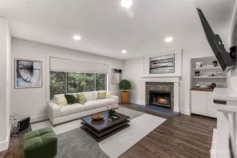3828 Lake Washington Blvd SE #4C, Bellevue, WA 98006