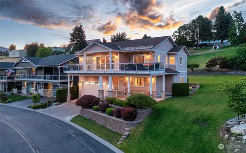 529 Village Dr, Manson, WA 98831