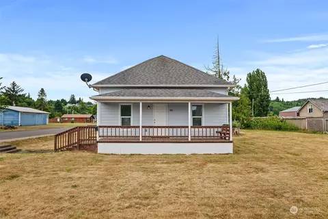 532 Oregon Ave, Raymond, WA 98577