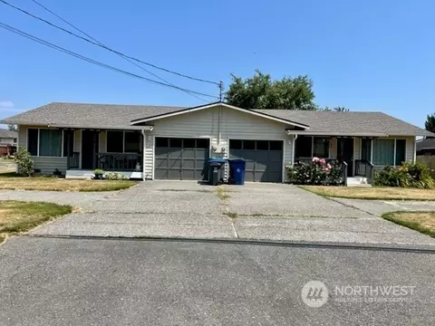 6303 53rd Ave NE #A & B, Marysville, WA 98270