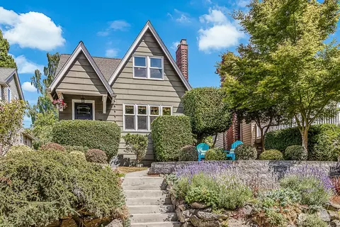 1722 46th Ave SW, Seattle, WA 98116