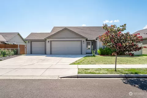 626 S Lakeland Dr, Moses Lake, WA 98837