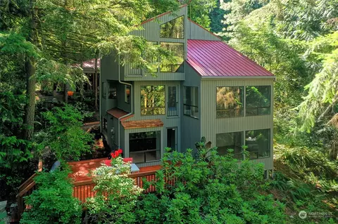 25425 SE Tiger Mountain Rd, Issaquah, WA 98027