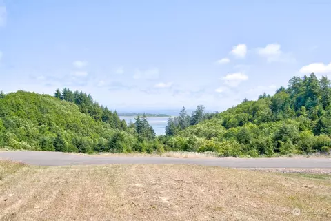 32 Nn Discovery Hts, Ilwaco, WA 98624