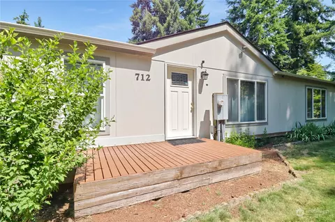 712 Tipsoo Loop S, Rainier, WA 98576 photo 2