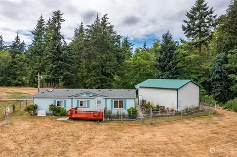 707 Spitfire Ln, Oak Harbor, WA 98277