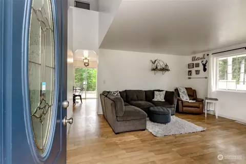714 Golphnee Loop SE, Rainier, WA 98576 photo 4