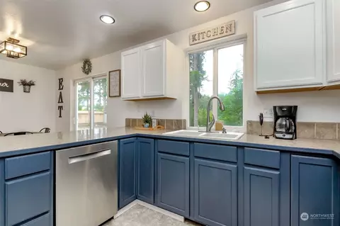 714 Golphnee Loop SE, Rainier, WA 98576 photo 9