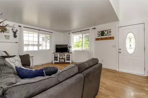 714 Golphnee Loop SE, Rainier, WA 98576 photo 6