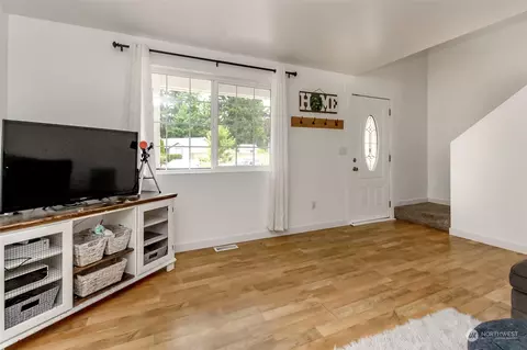 714 Golphnee Loop SE, Rainier, WA 98576 photo 5
