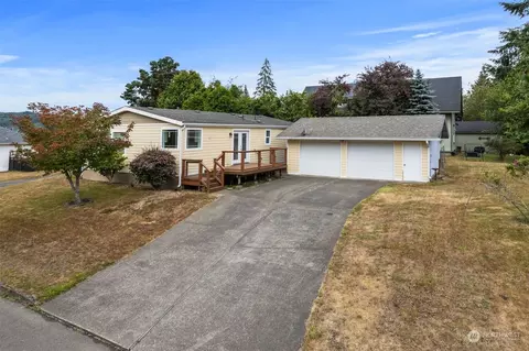 428 Welsh St, Raymond, WA 98577