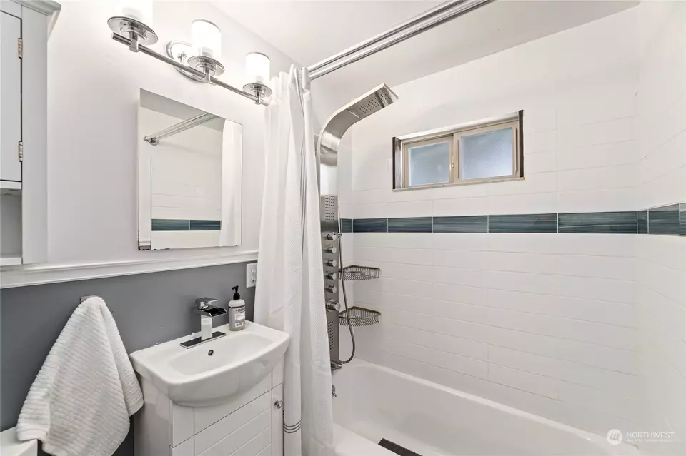  10223 42nd Ave SW, Seattle, WA 98146 photo 11