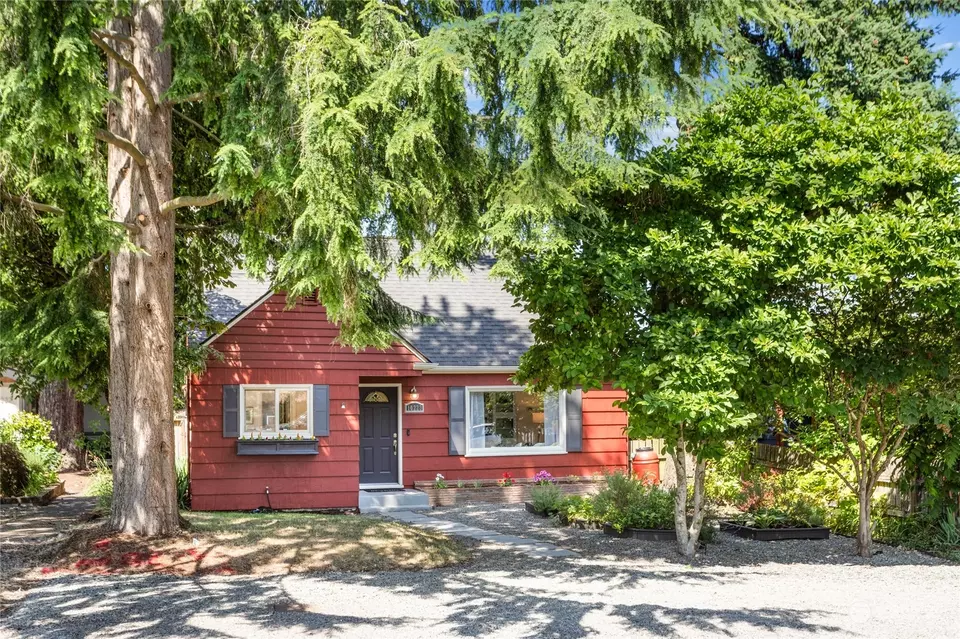  10223 42nd Ave SW, Seattle, WA 98146 photo 2