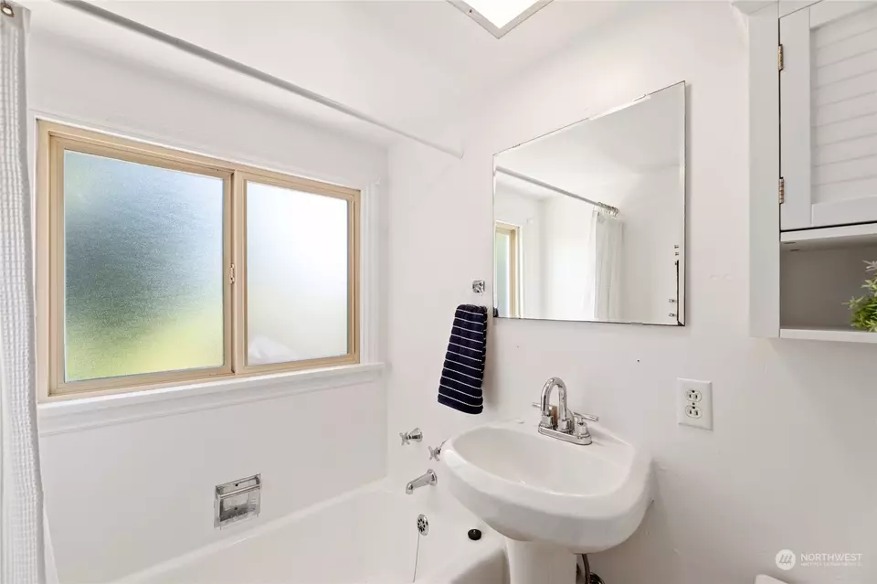  10223 42nd Ave SW, Seattle, WA 98146 photo 14