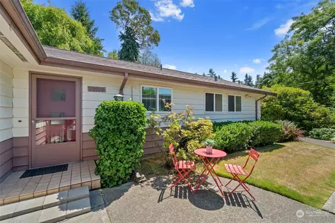 15924 22nd Ave SW, Burien, WA 98166