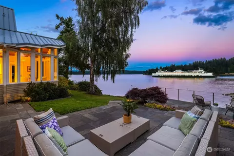 3230 Point White Dr NE, Bainbridge Island, WA 98110