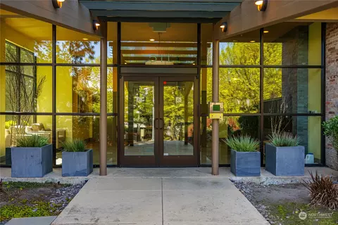 511 100th Ave NE #212, Bellevue, WA 98004