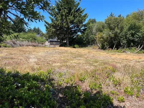 366 Ensign Ave NW, Ocean Shores, WA 98569