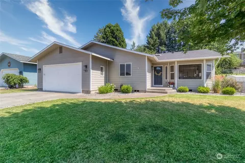 107 SE Maple Ave, College Place, WA 99324