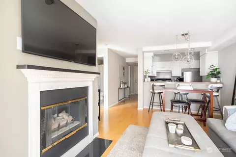 520 2nd Ave W #401, Seattle, WA 98119