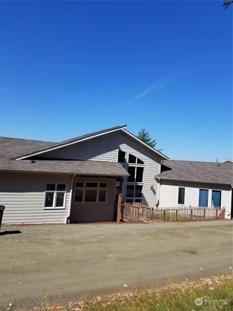 147 E Spruce St, Union, WA 98592