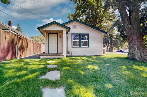 417 W Clay St, Dayton, WA 99328