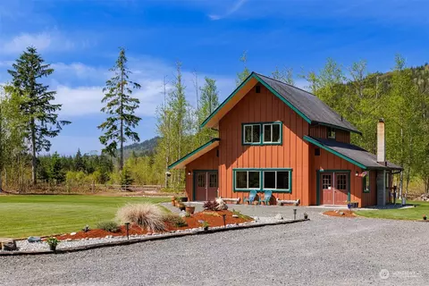 9920 Stardust Ln, Maple Falls, WA 98266