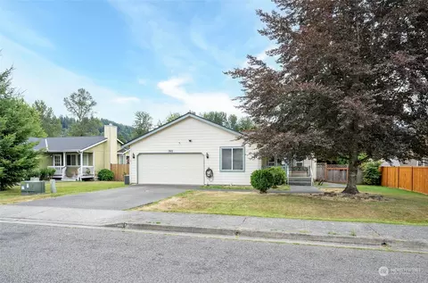 761 Oakhurst Dr, Pacific, WA 98047