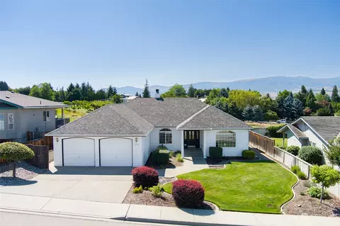 1754 Manhattan Dr, East Wenatchee, WA 98802