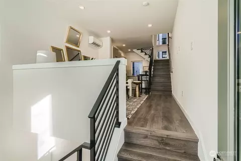 1540 15th Ave E, Seattle, WA 98112 photo 2